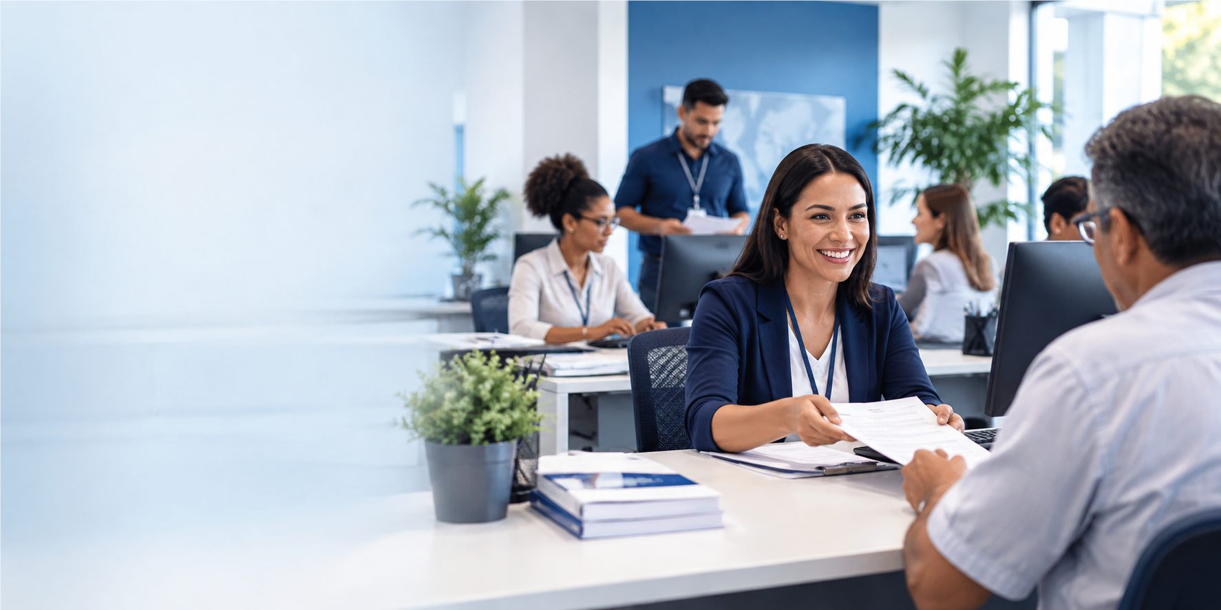 Servidores públicos em atendimento